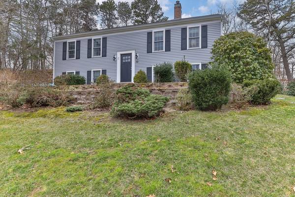 17 Bent Bluff Ln, Yarmouth, MA 02675