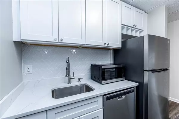 Salem, MA 01970,10 Norman St. #105