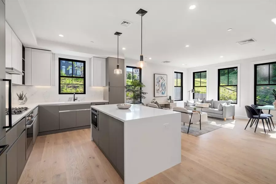 201 Washington St #U:#5, Boston, MA 02135