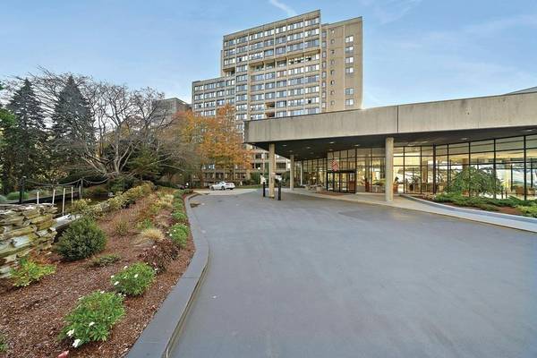 250 Hammond Pond Parkway #503S, Newton, MA 02467