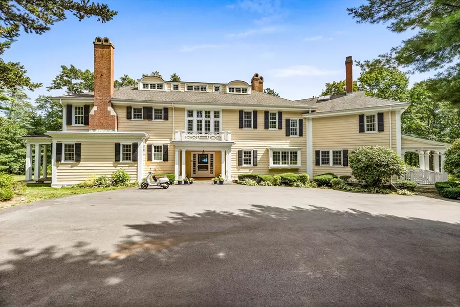 55 Summer St, Cohasset, MA 02025