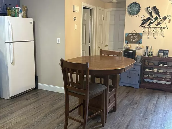 Worcester, MA 01607,32 Aboretum Dr. #2B