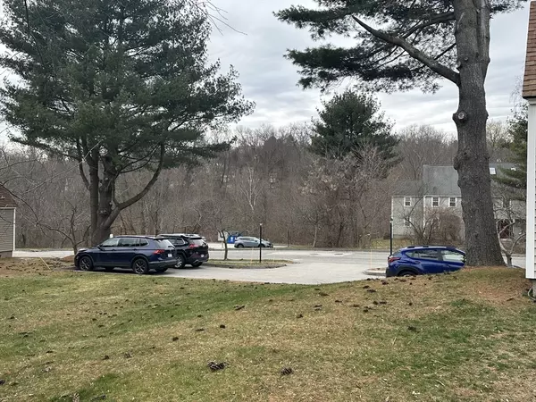 Worcester, MA 01607,32 Aboretum Dr. #2B