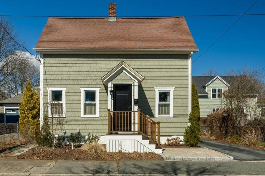 92 Center St, Fairhaven, MA 02719