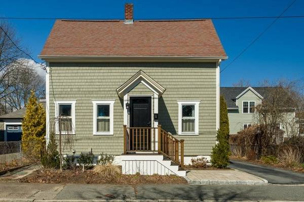 92 Center St,  Fairhaven,  MA 02719