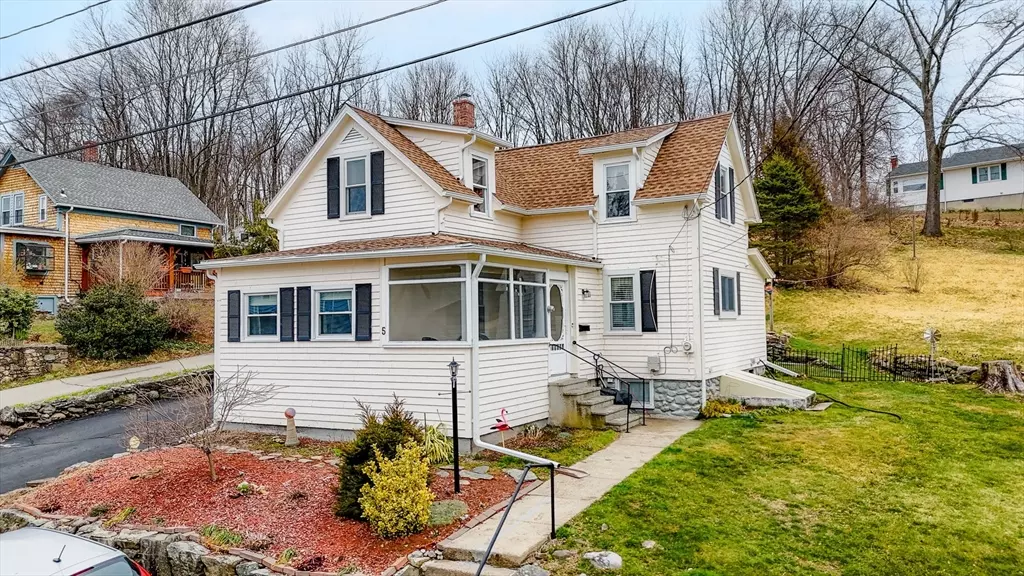 5 Elm St, Hudson, MA 01749