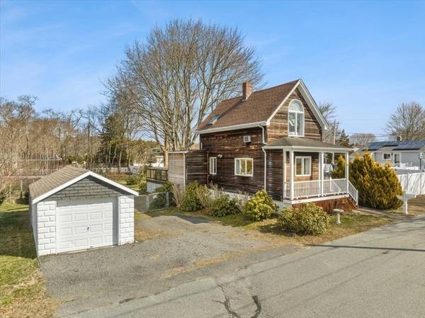 246 Mccabe St, Dartmouth, MA 02748