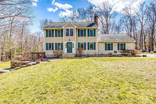 47 Country Rd, Uxbridge, MA 01569