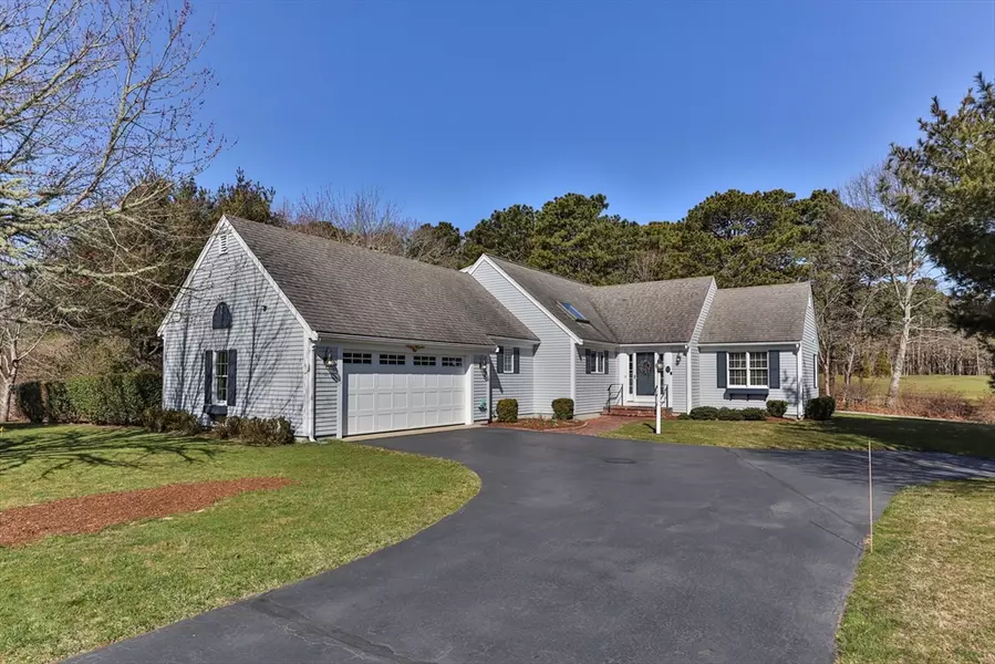 9 Hope Ln, Harwich, MA 02645