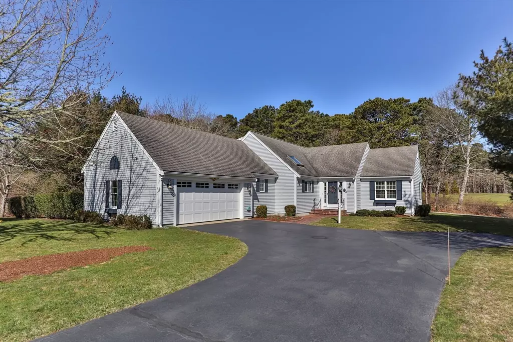 Harwich, MA 02645,9 Hope Ln