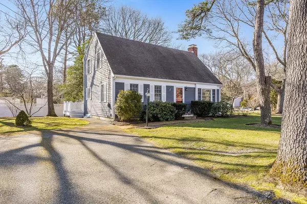 117 Lakeside Dr, Barnstable, MA 02648