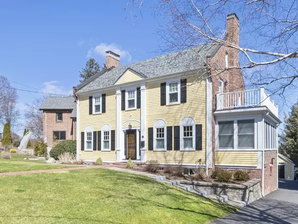 35 Hutchinson Rd, Arlington, MA 02474