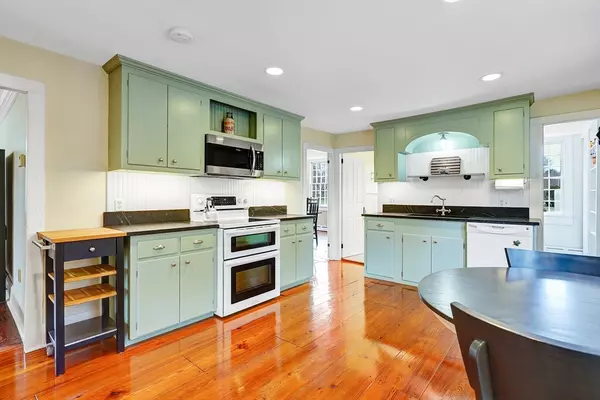 Granby, MA 01033,7 School St