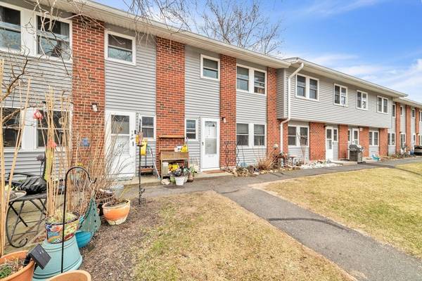 Springfield, MA 01118,127 Manor Court #127