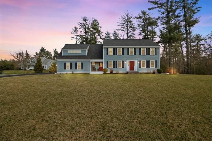 295 Carriage Hill Dr, Raynham, MA 02767