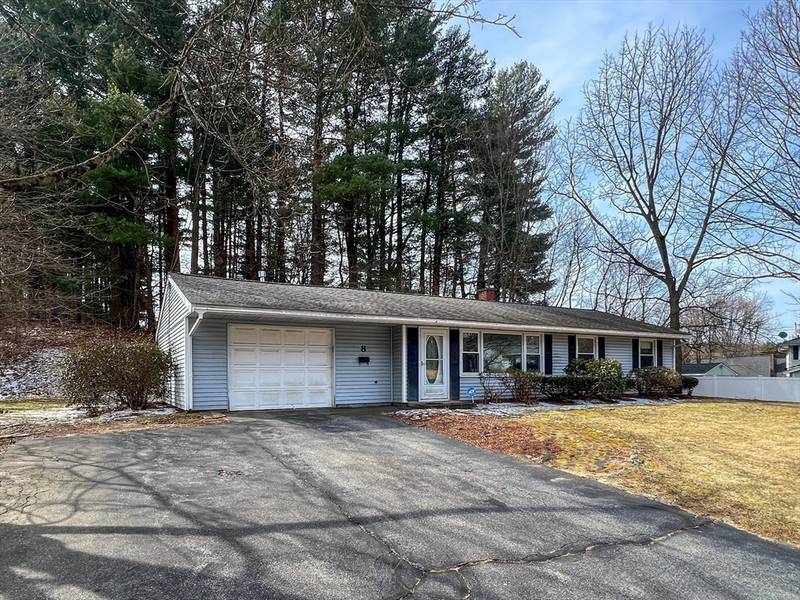 8 Craig Rd, Chelmsford, MA 01824