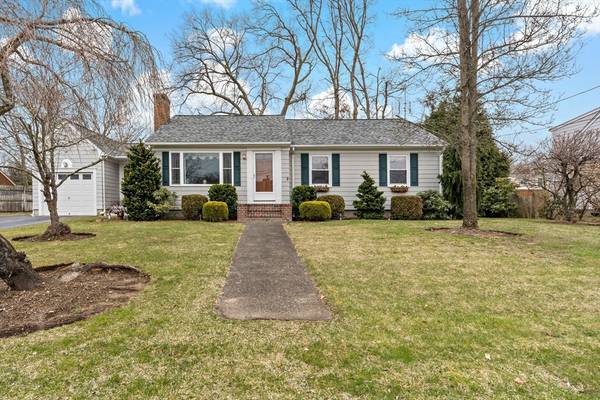 35 Grant St, Seekonk, MA 02771