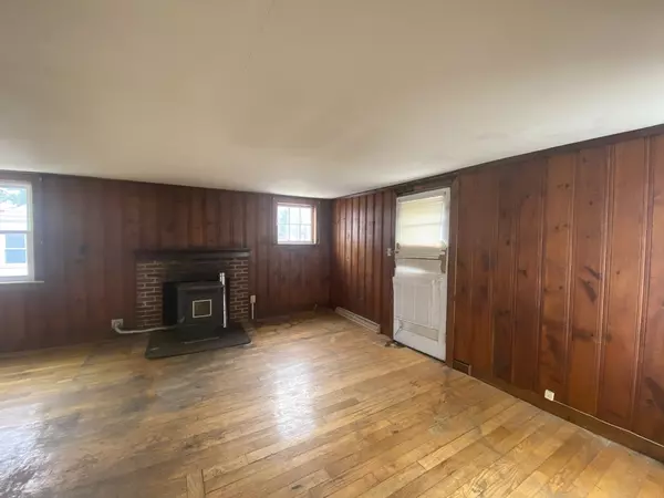 Plymouth, MA 02360,32 Pembroke Rd.