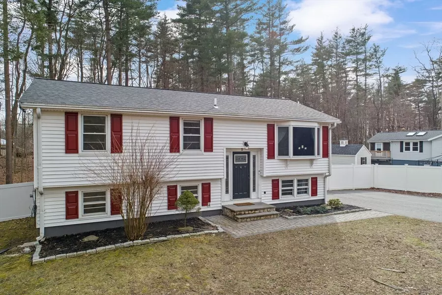 73 Kimball Rd, Amesbury, MA 01913