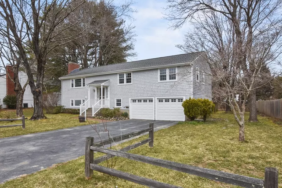 16 Bellwood Way, Framingham, MA 01701