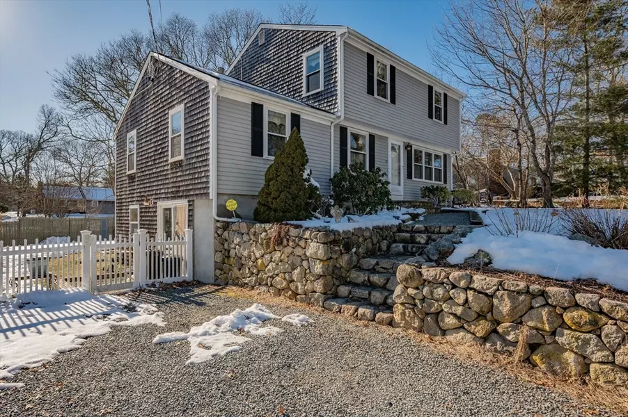 33 Lakefield Road, Yarmouth, MA 02664