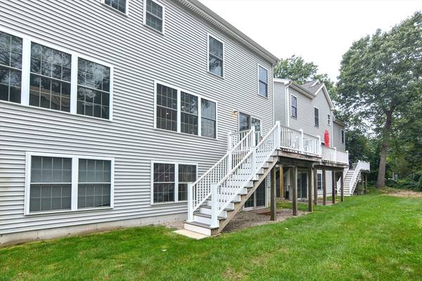 Walpole, MA 02081,3 Sterling Ln #3