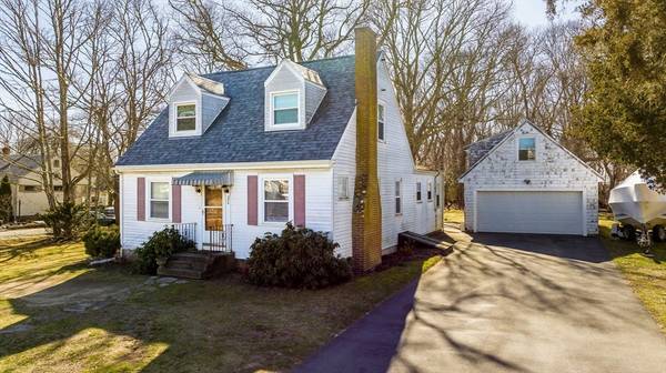 394 Sconticut Neck Rd, Fairhaven, MA 02719