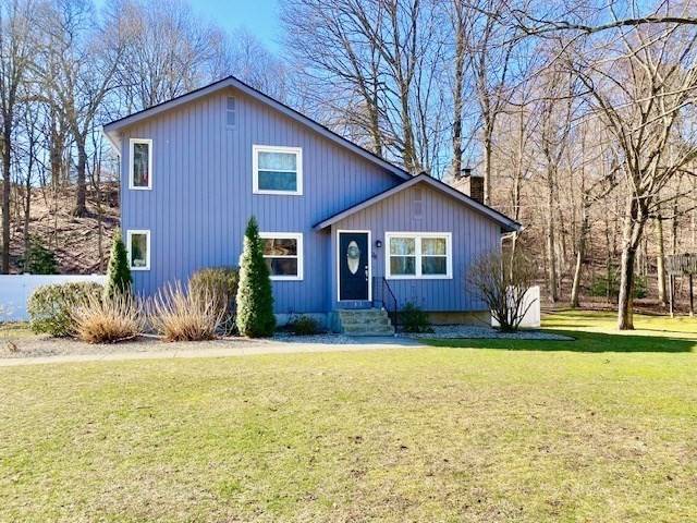 28 Woodbridge Ln, Westfield, MA 01085