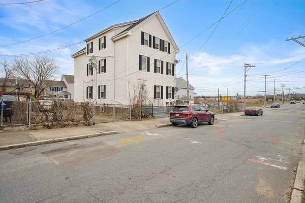 15 Washburn St, New Bedford, MA 02740