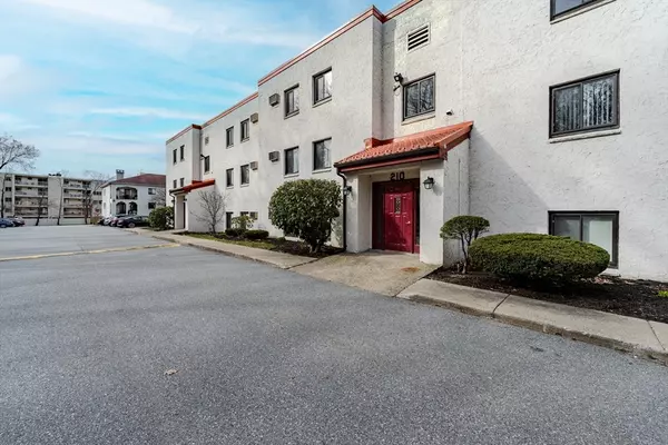 Stoneham, MA 02180,210 Fellsview Ter #216