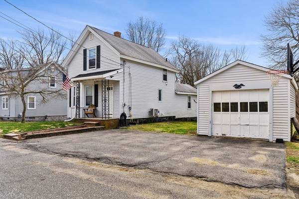 16 Marjorie St, Methuen, MA 01844