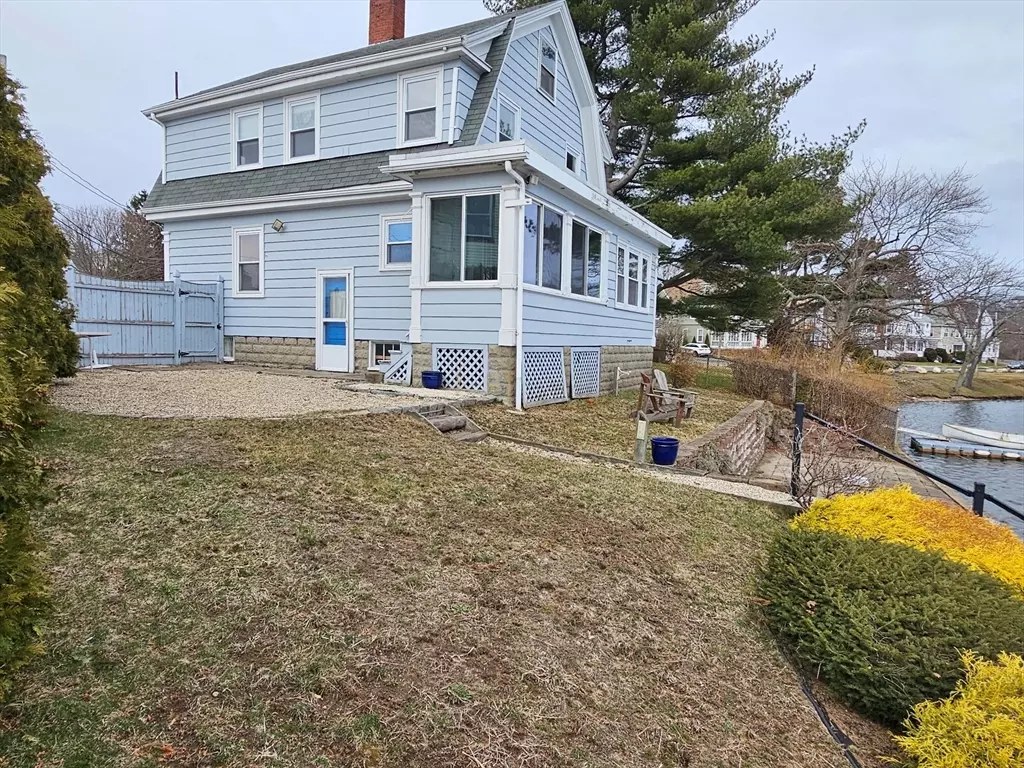 Lynn, MA 01904,4 Lake View Pl