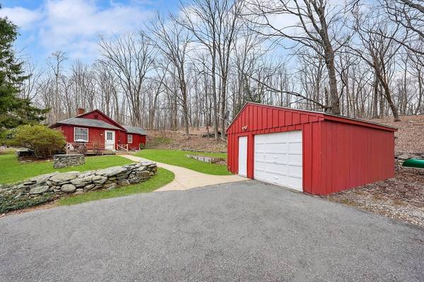 417 Mountain Rd, Wilbraham, MA 01095