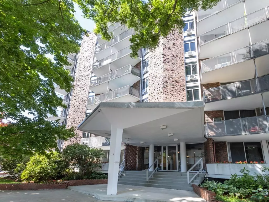 Brookline, MA 02446,19 Winchester St. #507
