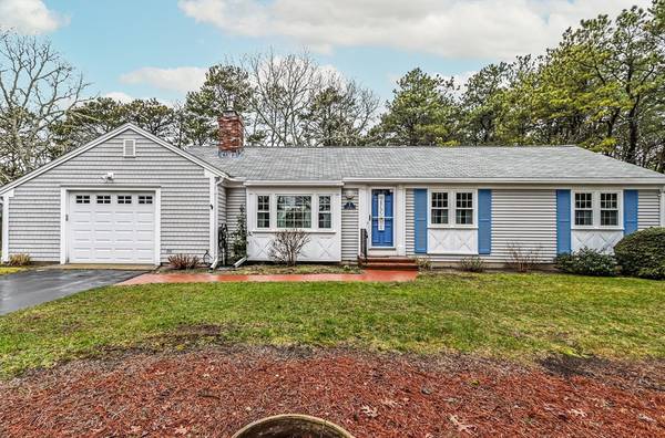 9 Hatch Rd, Yarmouth, MA 02664