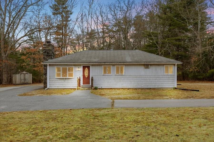 13 West St, Carver, MA 02330