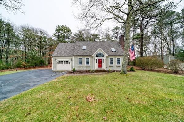 45 Tobisset St, Mashpee, MA 02649