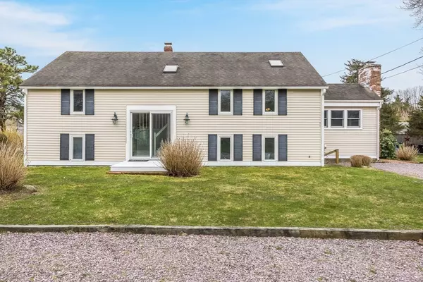 10 Seatucket Rd, Falmouth, MA 02536