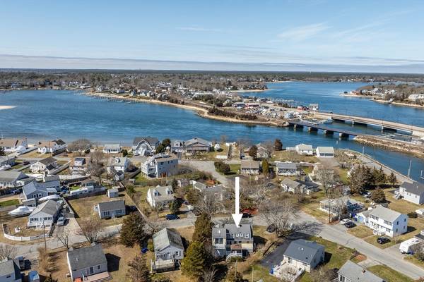 Bourne, MA 02532,2 Bay Dr