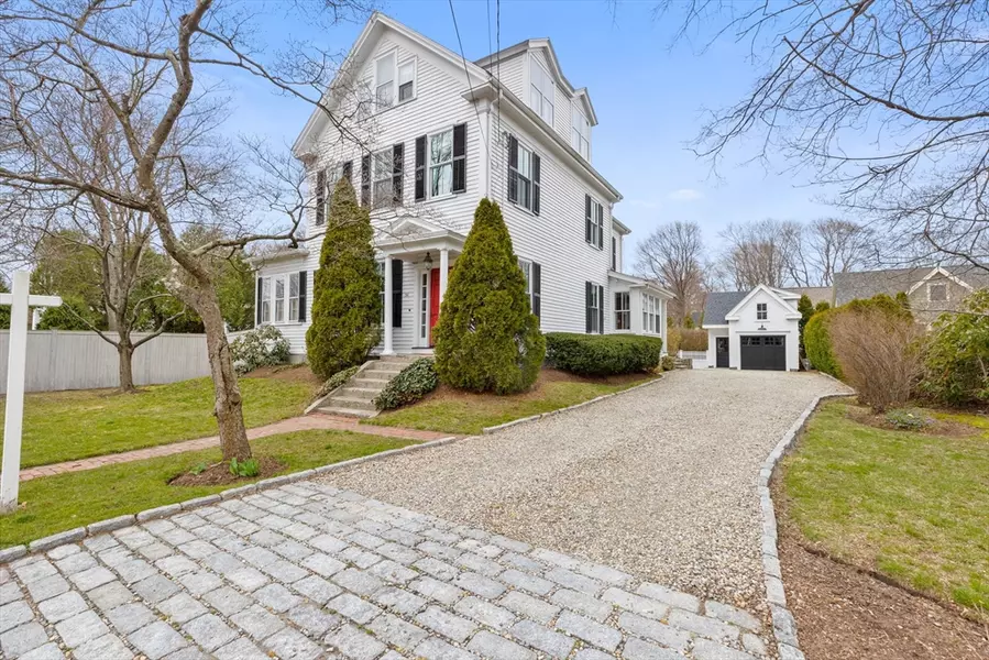 34 Leavitt St, Hingham, MA 02043