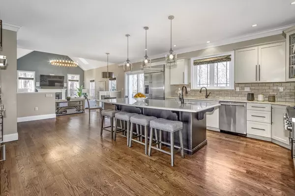 Lexington, MA 02420,3 Mulberry Ln