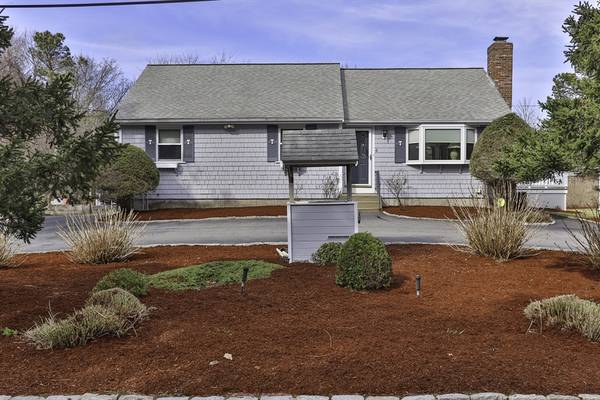 Yarmouth, MA 02673,4 Barnes Ln