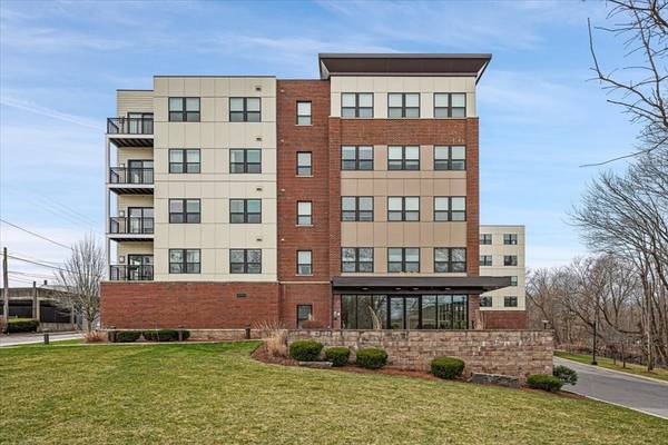 999 Hancock St #301, Quincy, MA 02169