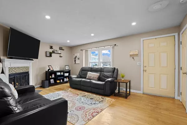 Norton, MA 02766,5 Robin Cir #4