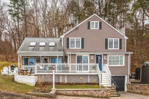 118 Woolford Rd, Wrentham, MA 02093