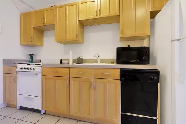 Brookline, MA 02445,44 Washington St #716