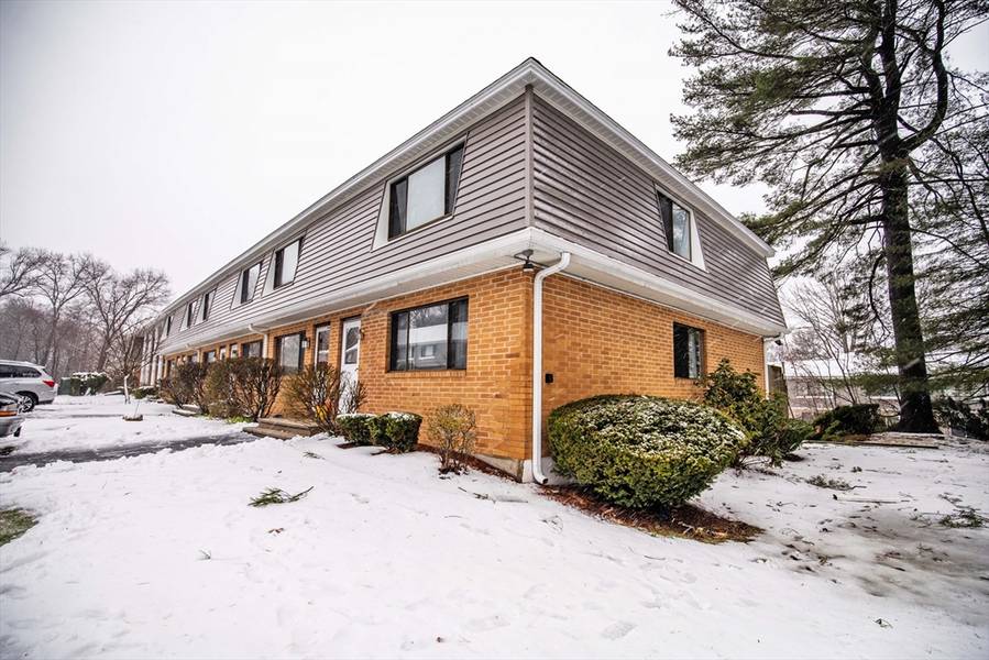 81 Farrwood Dr #81, Haverhill, MA 01835