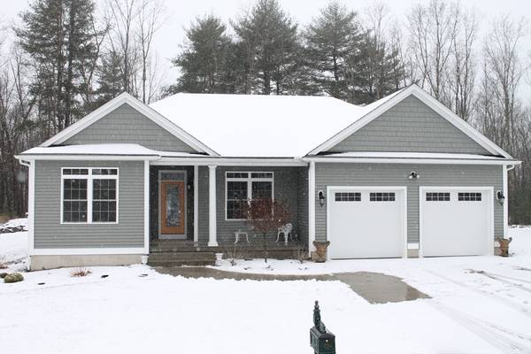 33 Magnolia Ln, Belchertown, MA 01007