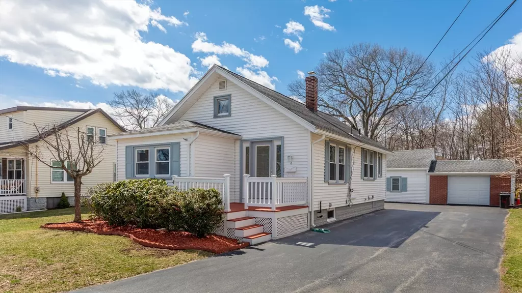 4 Alpena Ave, Woburn, MA 01801