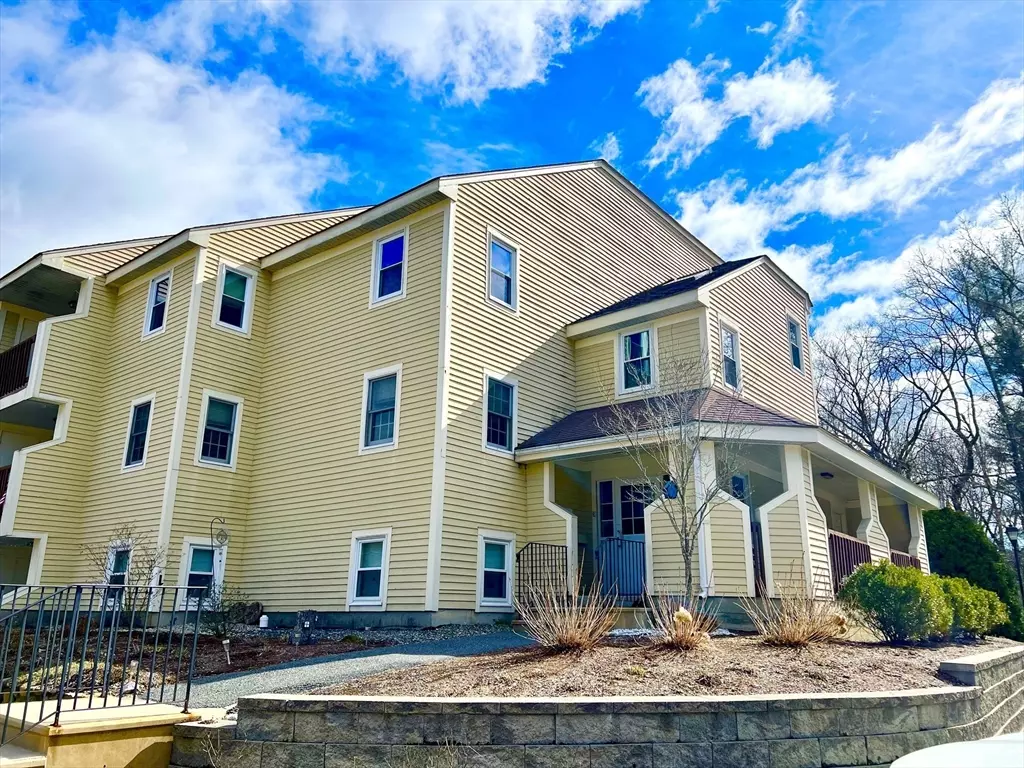 Northbridge, MA 01588,135 Heritage Dr #135